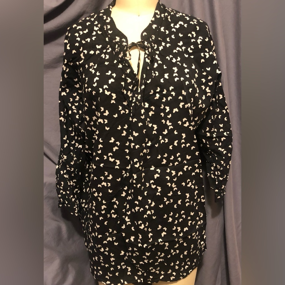Old Navy flowy Butterfly 🦋 top